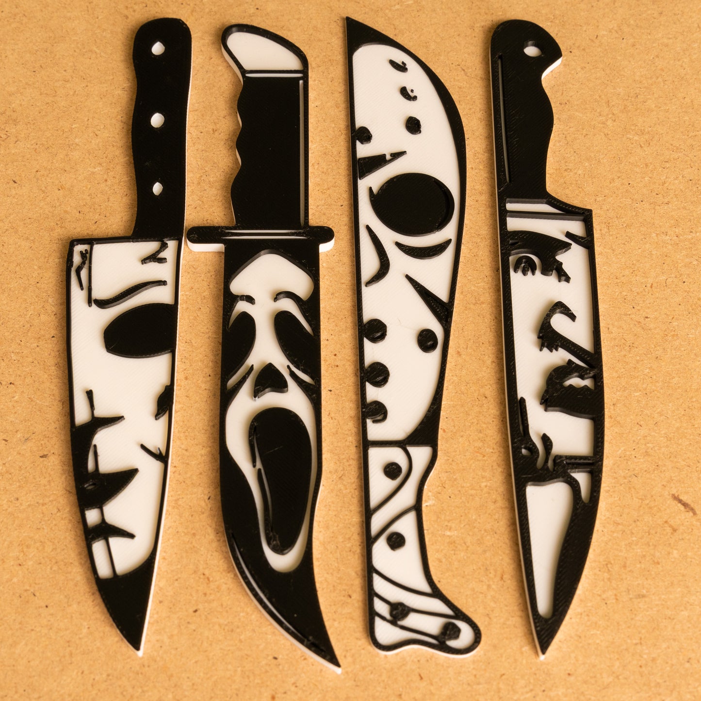 Set di 4 cotelli decorativi con personaggi horror