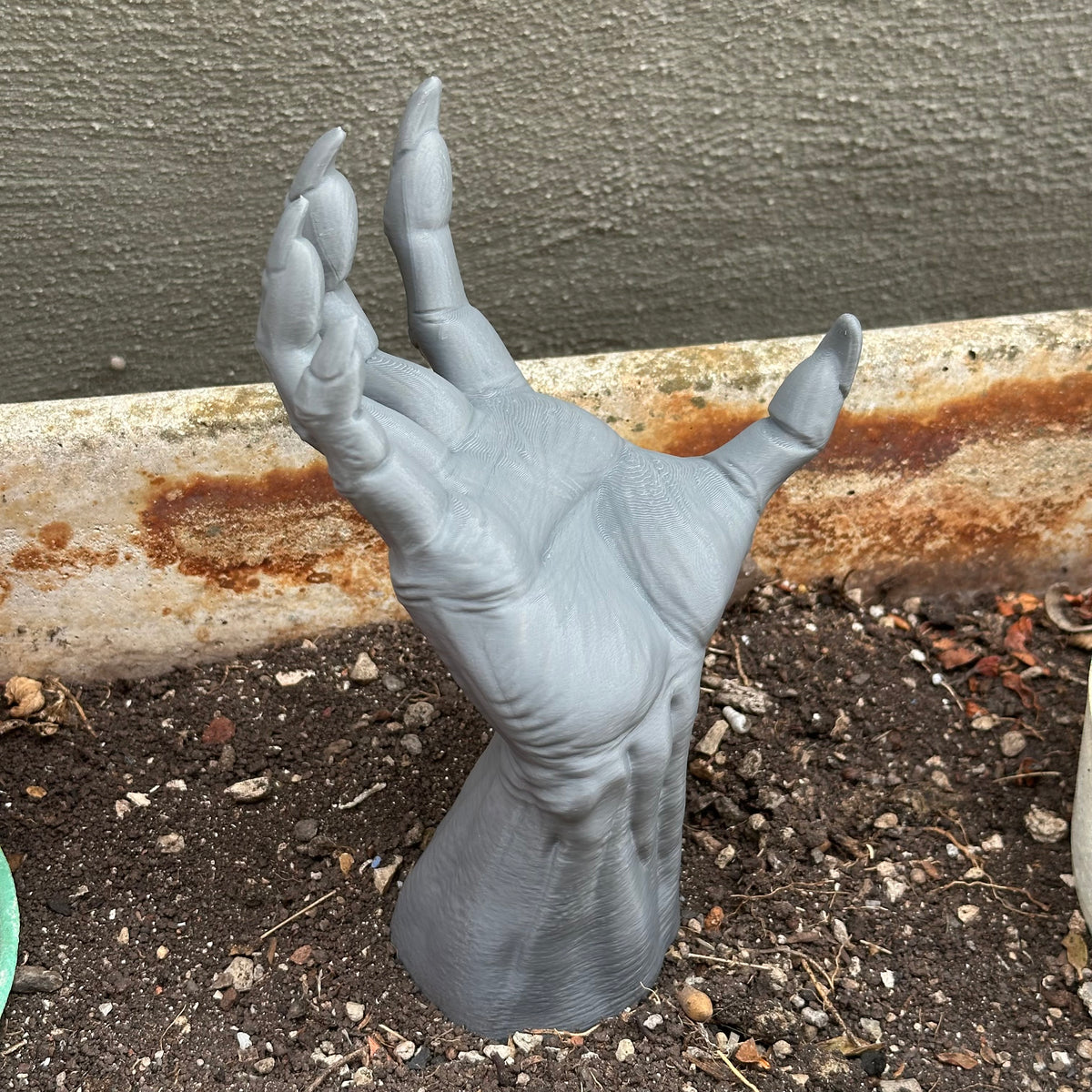 Mano zombie decorativa per Halloween (vaso, muro e tavolo)