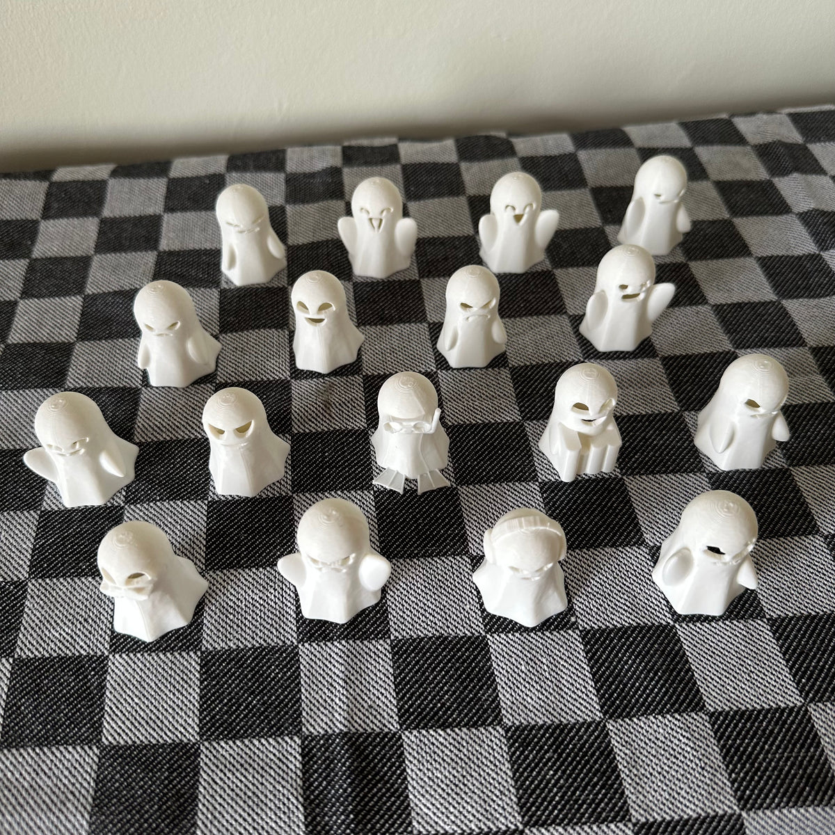 Set di 17 fantasmini decorativi per Halloween