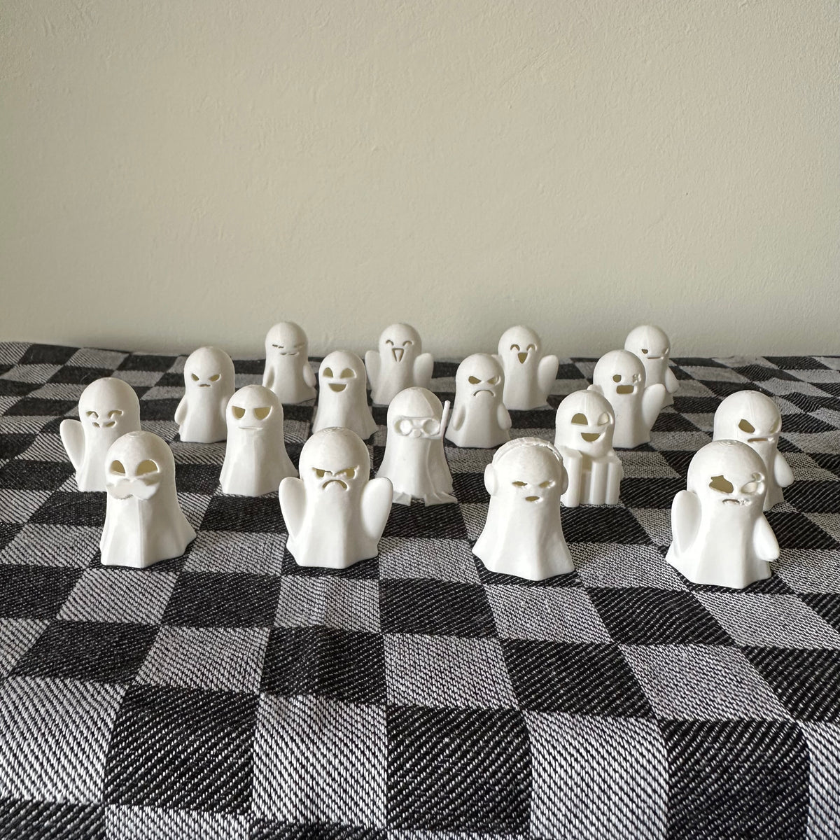 Set di 17 fantasmini decorativi per Halloween