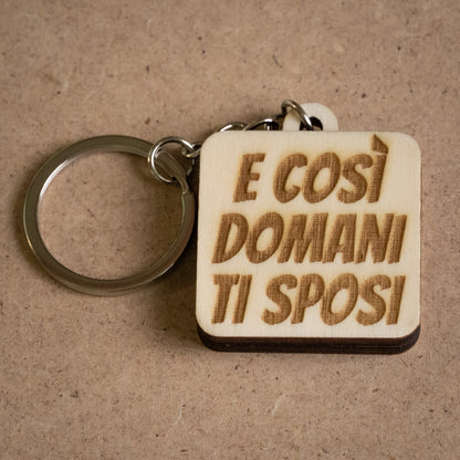 Portachiavi "E così domani ti sposi / Sì, ma niente di serio"