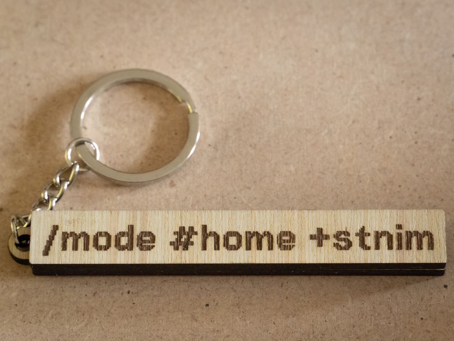 Portachiavi "/mode #home +stnim" lungo