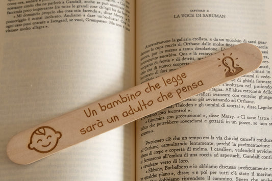 Segnalibro "Un bambino che legge sarà un adulto che pensa"