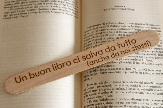 Segnalibro "Un libro ci salva da tutto (anche da noi stessi)"
