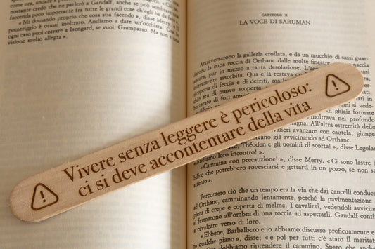 Segnalibro "Vivere senza leggere è pericoloso, ci si deve accontentare della vita"