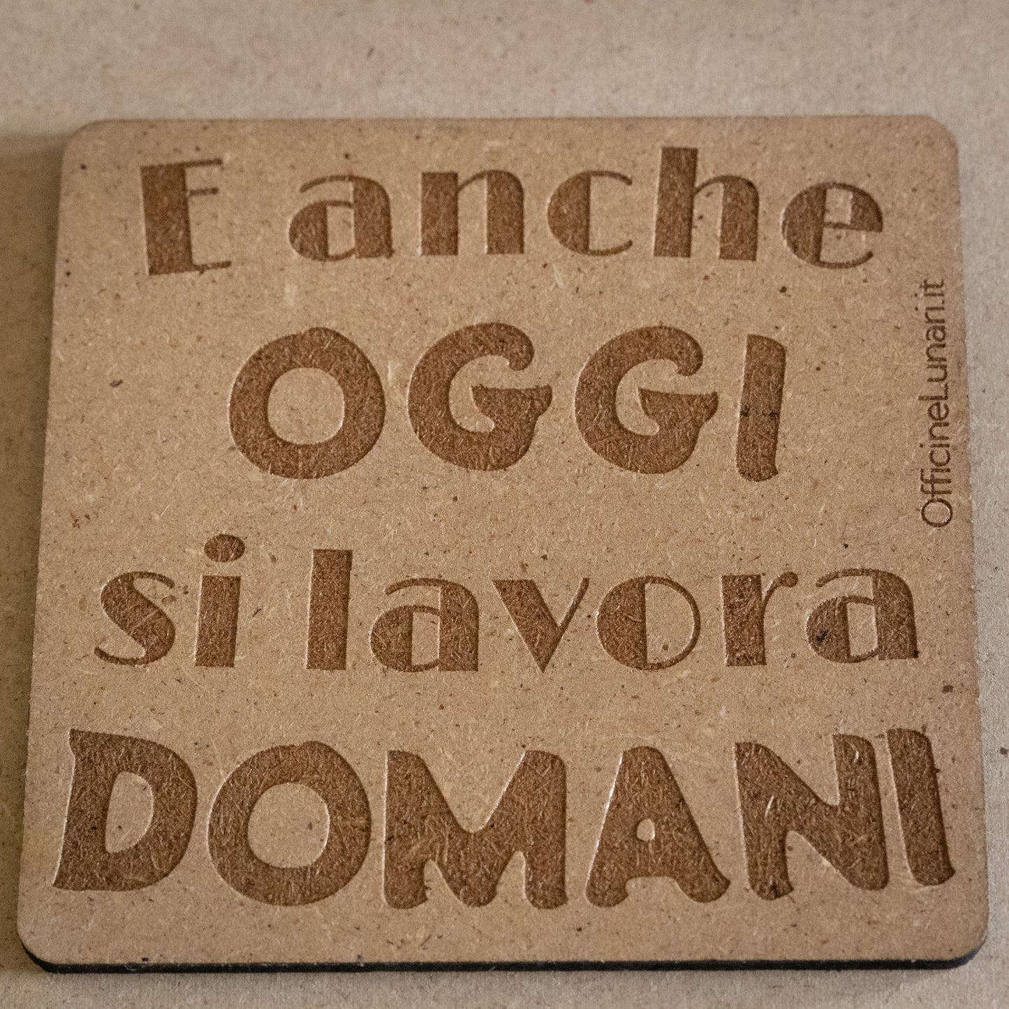 Sottobicchiere "E anche oggi si lavora domani"